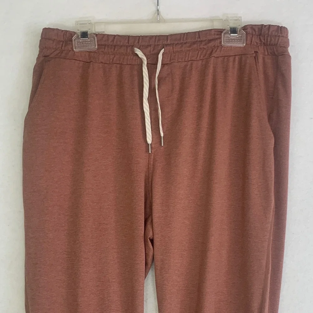 Vuori Ponto Performance pant Joggers Mens XL Terracotta Clay Athleisure V418 - Picture 2 of 9
